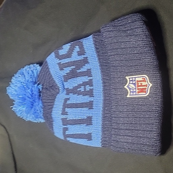 Titans Beanie/Toboggan - Picture 2 of 2